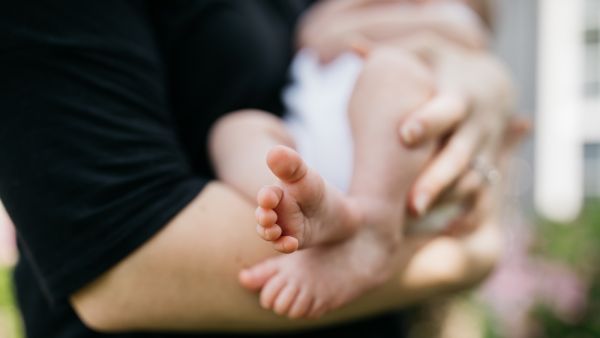 ​​​​​​​خل التفاح لعلاج التهاب وتشقق الحلمة عقب الرضاعة