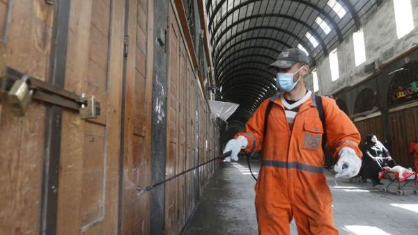 تواصل حملات التنظيف والتعقيم في أحياء وشوارع مدينة دمشق