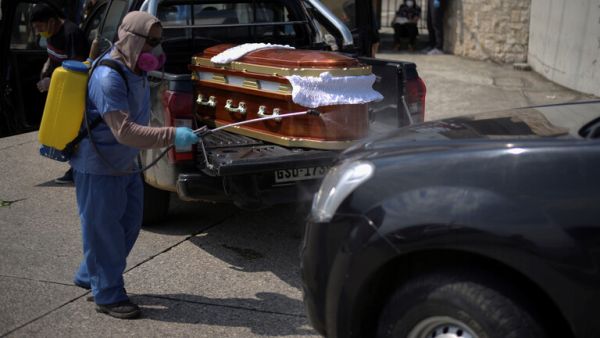 ارتفاع أعداد الوفيات الناجمة عن فيروس كورونا في مدينة غواياكيل في الإكوادور