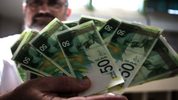 إصدار أمر حجز مؤقت على عائدات الضرائب التي تحولها إسرائيل للسلطة الفلسطينية