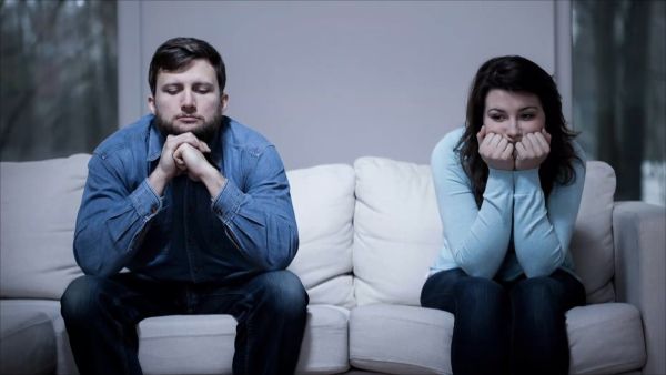 إذا كنتِ تستخدمين لوم زوجك ودفعه للشعور بالذنب كأداة لفرض سيطرتك