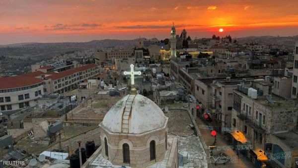 من الضروري إبقاء مسافة لا تقل عن مترين بين كل شخص وآخر