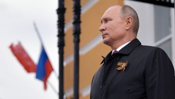 Russian President Vladimir Putin looks at military aircrafts flying over the Kremlin and Red Square to mark the 75th anniversary of the victory over Nazi Germany in World War Two, Moscow, May 9, 2020. Alexey DRUZHININ / SPUTNIK / AFP