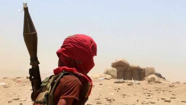 A fighter from of the Southern Transitional Council (STC) looks on during clashes with Saudi-backed government forces in the Sheikh Salim area in the southern Abyan province on May 12, 2020. Saleh Al-OBEIDI / AFP