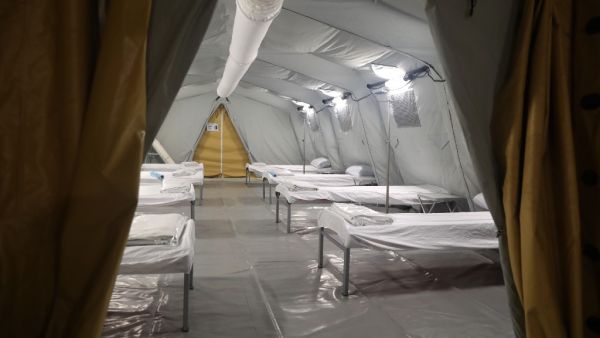This picture taken on May 13, 2020 shows a view of bunk beds set up at a medical tent in a newly-opened field hospital to treat COVID-19 coronavirus patients in the Muslim holy city of Mecca in Saudi Arabia. Bandar al-DANDANI / AFP