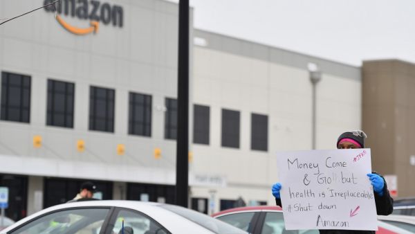 In this file photo taken on March 30, 2020 Amazon workers at Amazon's Staten Island warehouse strike in demand that the facility be shut down and cleaned after one staffer tested positive for the coronavirus in New York. (AFP)
