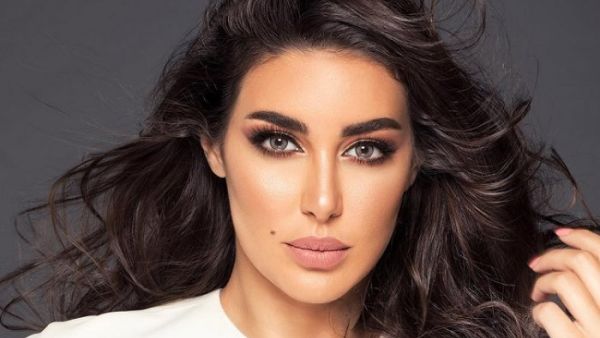 ياسمين صبري بصورة نادرة لها وهي ترتدي الأبيض!