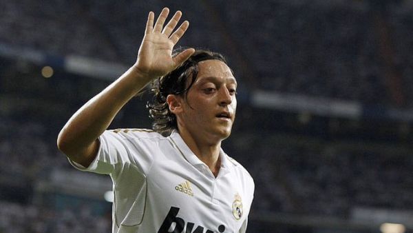 Mesut Ozil (Twitter)