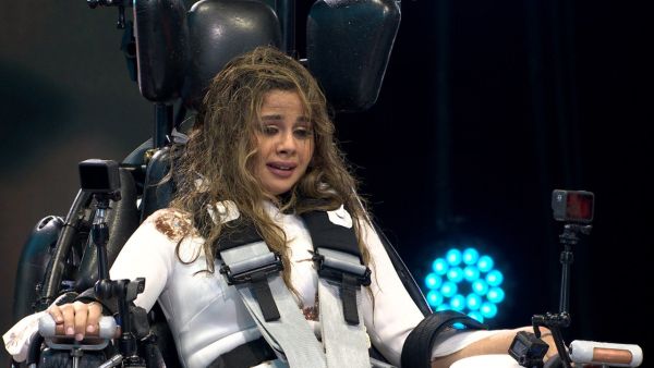 منة عرفة "الفار السندق" ضحية رامز جلال..وسقوط مفاجئ لأحد أفراد طاقم العمل!
