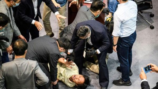 Hong Kong's political crisis returned to centre stage (AFP)