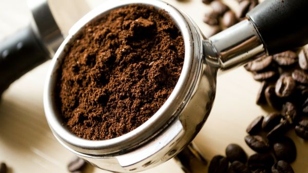 اصنعيه بنفسك: مقشر القهوة وزيت جوز الهند