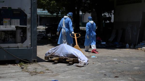 الأطباء أجبروا على تخزين الجثث في الحمامات