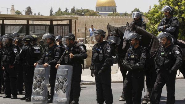 عناصر من أمن الاحتلال في القدس المحتلة
