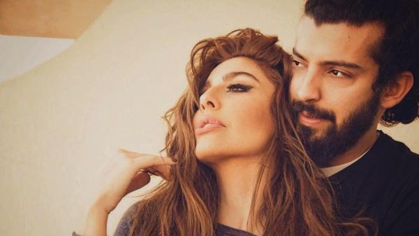 ليلى إسكندر تهاجم أصدقاء زوجها بعد تحويله لـ فتاة!