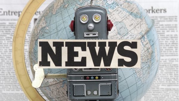 Robot journalists will soon pick and publish news articles provided by external sources. (Shutterstock: charles taylor) Journalists, Beware: The Robots Are Taking Over Your Jobs!