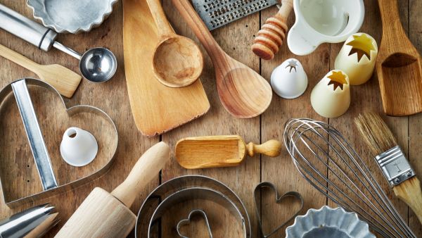 الفرشاة تستخدم لدهن سطح العجين بالبيض، الحليب أو الزبدة استعداداً لخبزه