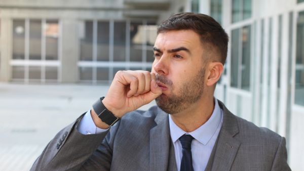 حاول بصق البلغم إلى الخارج كلما استطعت أو سنحت الفرصة لذلك