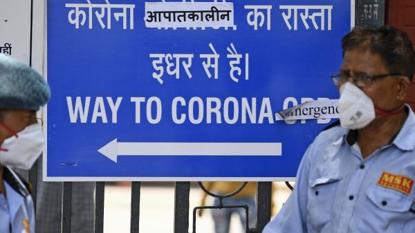 This photo taken on June 11, 2020 shows security guards at the entrance of the Lok Nayak Jai Prakash (LNJP) hospital in New Delhi. Ashwani Jain succumbed to the coronavirus in an ambulance as his family pleaded with several hospitals to take him in, the latest victim of the pandemic sweeping through Delhi and exposing a deadly shortage of hospital beds. Sajjad HUSSAIN / AFP
