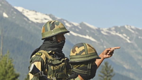 Indian Border Security Force (BSF) soldiers guard a highway leading towards Leh, bordering China, in Gagangir on June 17, 2020. India is sending hundreds of extra troops towards the Chinese border, sources told AFP on June 17, after the deadliest clashes in over 50 years between the two Asian giants left 20 Indian soldiers dead following brawls with fists, rocks and clubs. Tauseef MUSTAFA / AFP