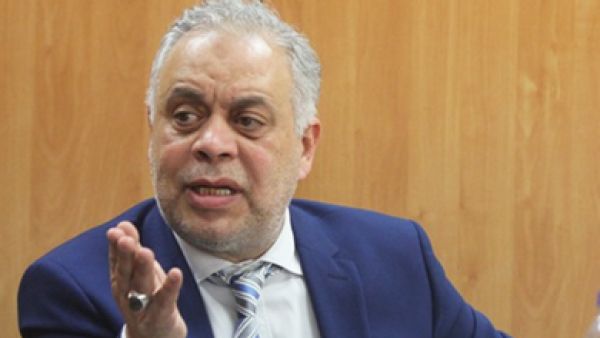 أشرف زكي إلى المستشفى بوضع صحي طارئ..ما القصة؟