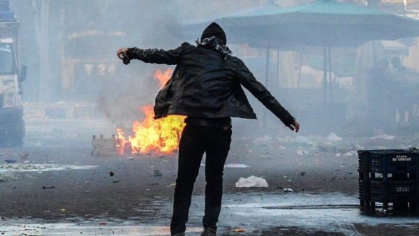 Clashes between Turkish forces and Kurdish people in Diyarbakir, during protest against curfew (AFP)