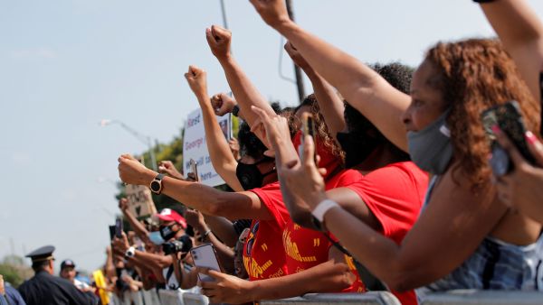 مراسم جنازة الشاب من ذوي البشرة السمراء جورج فلويد