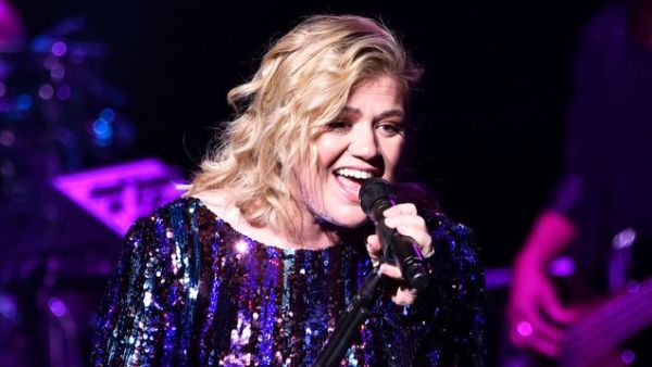 Kelly Clarkson (Twitter)