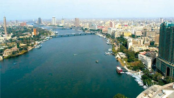 نهر النيل يخترق العاصمة المصرية القاهرة
