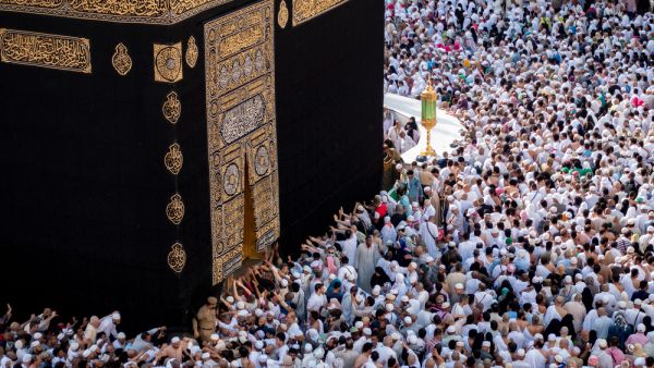 Muslim pilgrims from all over the world gathered to perform Umrah or small Hajj at the Haram Mosque. (Shutterstock/ File Photo)