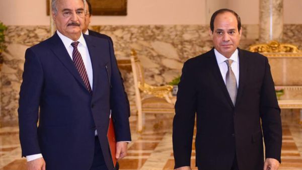  الرئيس المصري عبد الفتاح السيسي وقائد "الجيش الوطني الليبي" خليفة حفتر