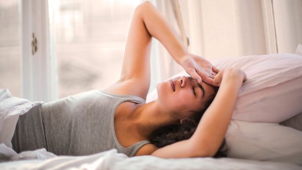 لماذا يشعر بعض الناس بالغازات الزائدة في الليل؟
