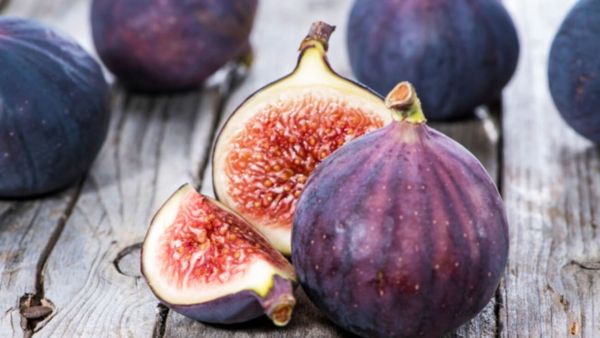 يساعد التين الطازج أو المجفف على تلبية احتياجات الجسم من الحديد. يساعد التين الطازج أو المجفف على تلبية احتياجات الجسم من الحديد.