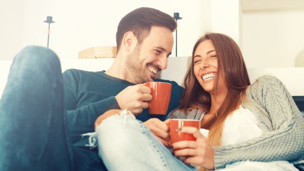 أن تهتم الزوجة بنفسها بحيث تكون صاحبة ثقافة ومعرفة