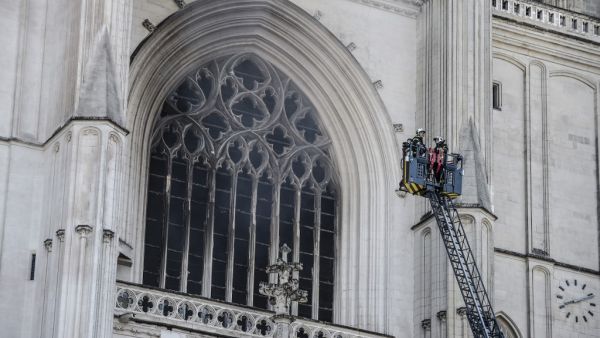 Firefighters are at work to put out a fire at the Saint-Pierre-et-Saint-Paul cathedral in Nantes, western France, on July 18, 2020. Sebastien SALOM-GOMIS / AFP