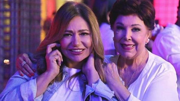 ليلى علوي والفنانة الراحلة رجاء الجداوي