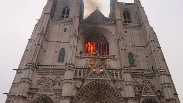 Nantes Cathedral is on fire (Twitter)