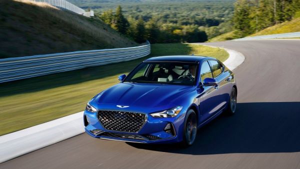 تم تصنيف سيارة جينيسيس طراز G70 لعام 2020 في المرتبة الأولى من السيارات الفاخرة