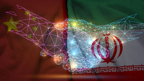 استثمارات صينية عملاقة ودعم عسكري في إيران مقابل المحروقات