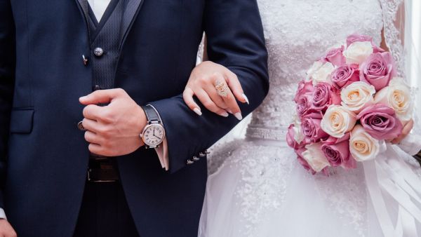 5 أشياء يجدها الرجال جذابة في النساء غير مظهرهن
