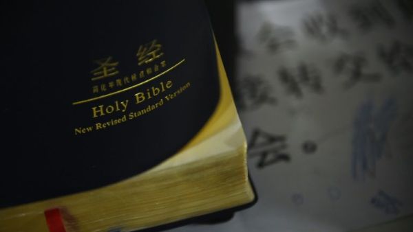  Around 40 cars full of worshipers gathered outside a village hall in Swanmore. (AFP/MANILA BULLETIN)