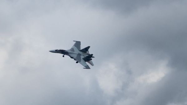 مقاتلة سيادة جوية روسية من طراز "سوخوي-35"