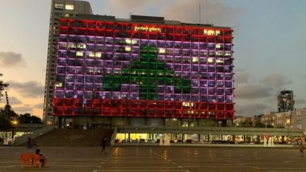 وزعمت القناة العبرية، أن بعض المغردين اللبنانيين نشروا بالأمس هاشتاج بتويتر تحت عنوان: “سوف نشعل تل أبيب بصواريخنا”.