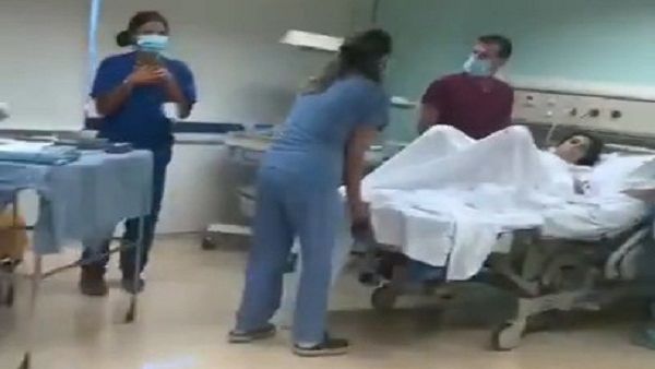 بعد نحو ساعة ونصف من وقوع الانفجار أنجبت الزوجة رضيعا في صحة جيدة، سُمي “جورج”.