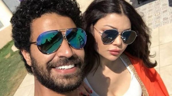 هيفاء وهبي ومدير أعمالها السابق محمد وزيري