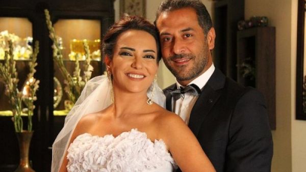 عبد المنعم العمايري يسخر من مرض طليقته أمل عرفة..والجمهور "عيب عليك"!