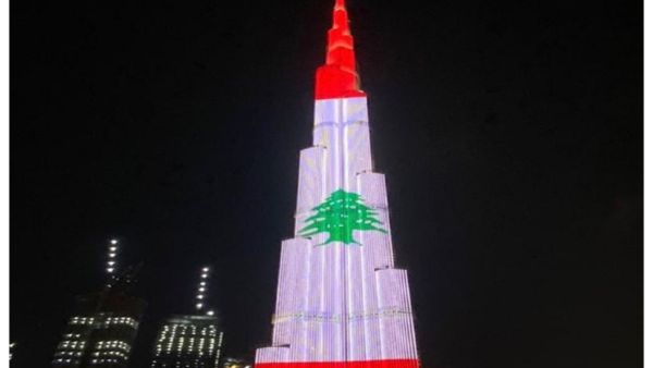 برج خليفة يتضامن مع ضحايا انفجار بيروت