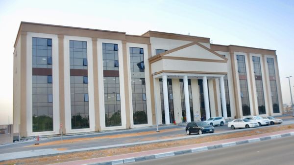 جامعة أبوظبي جامعة أبوظبي تقدم منحاً دراسية للطلبة المتفوقين في مدينة العين