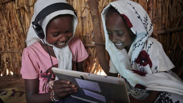 تهدف المبادرة التي تمتد لثلاث سنوات لسد الفجوة الرقمية في 35 دولة لتوفير خدمات الإنترنت في جميع المدارس والمؤسسات التعليمية إريكسون تطلق مبادرة عالمية جديدة بالتعاون مع اليونيسيف لوضع خارطة مخصصة لتوفير خدمات الاتصال بالإنترنت في المدارس
