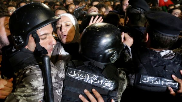 المنظمة دعت السلطات إلى "رفع الحظر فورا عن المظاهرات"