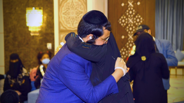 Some social media comments called on the UAE to put similar humanitarian effort to stop the war in Yemen. (Twitter: @wamnews) UAE Efforts to Reunite a Yemenite Jewish Family Spark Backlash: 'Help Yemenis by Ending the War'